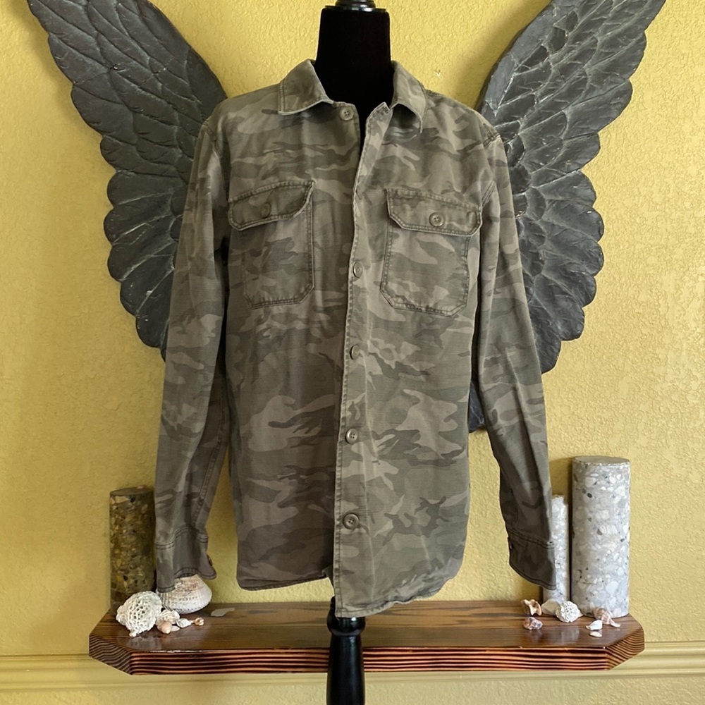 Hot Topic New Camo Button Down Jacket